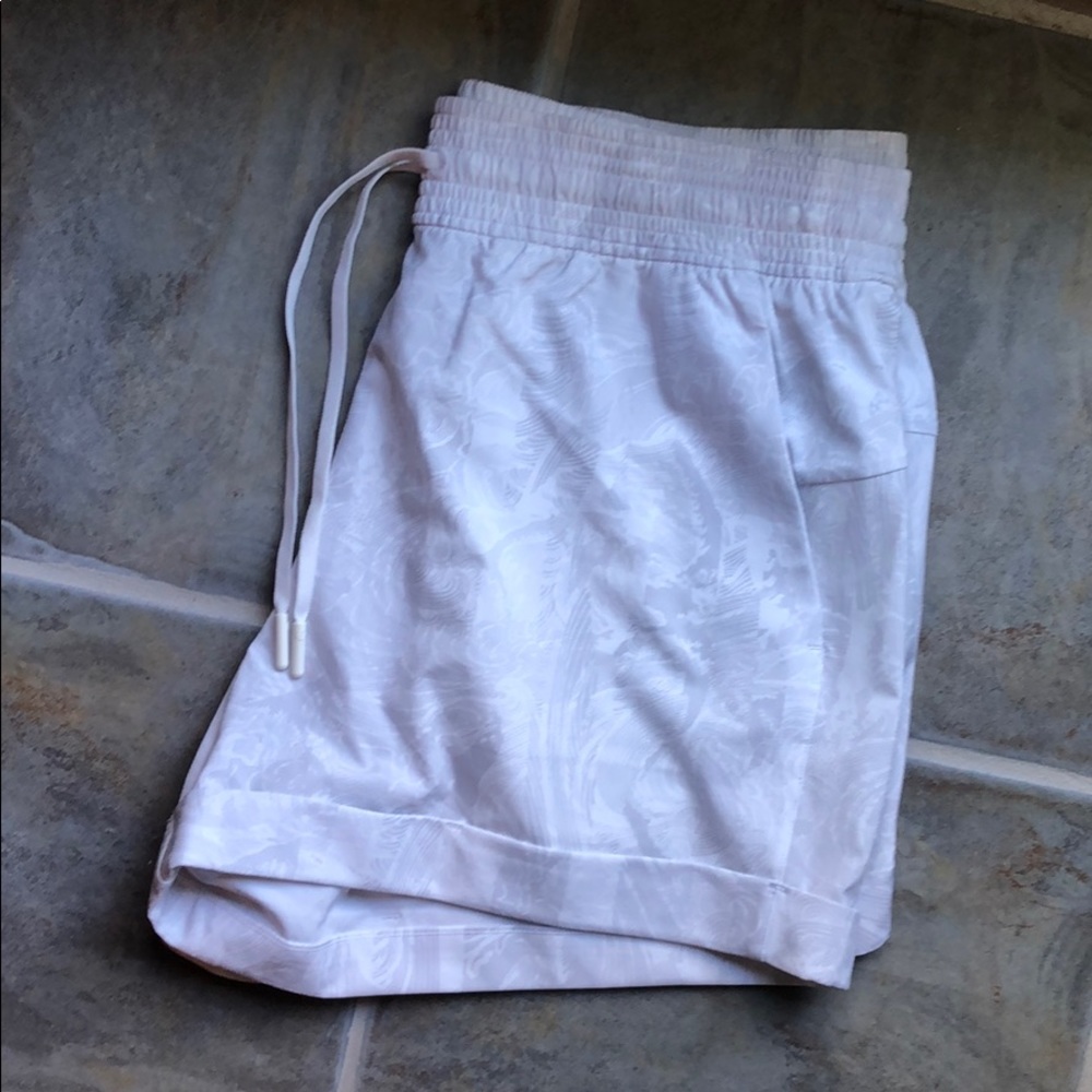 NWOT Lululemon shorts size 8